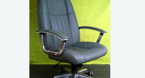 Перетяжка офисного кресла кожей. Качканар